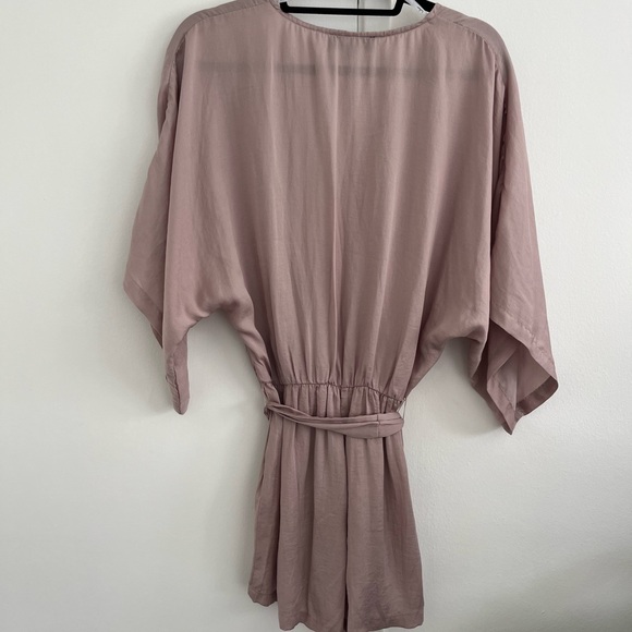 Chic Mauve Romper with Belt - Picture 3 of 3